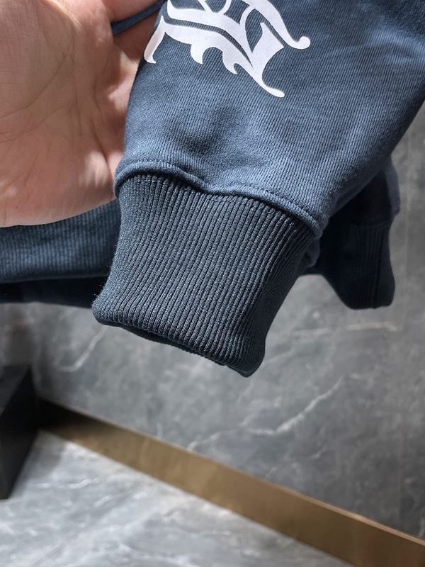 ブランドパーカー着用イメージ